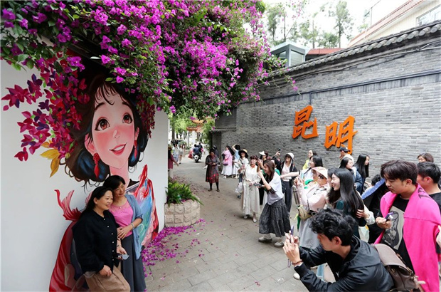 云南旅游,云南旅行社,云南团建公司,云南策划公司,云南会议会展,云南活动执行,云南地接,昆明旅游,昆明旅行社,昆明团建公司,昆明策划公司,昆明会议会展,昆明策划执行：昆明又添打卡地！“簪花少女”火出圈