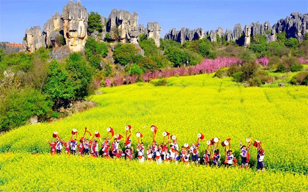 昆明旅游：在这个春暖花开的季节，去石林见一面吧！